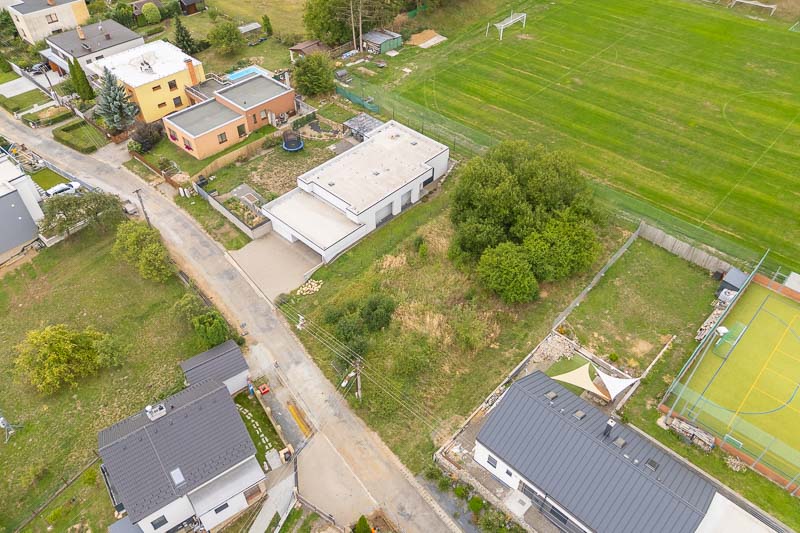 Prodej stavebního pozemku v Kostelci – fotografie nemovitosti
