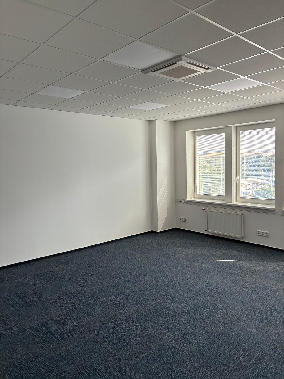 Pronájem kanceláře Zlín-Louky, 40 m² – fotografie nemovitosti